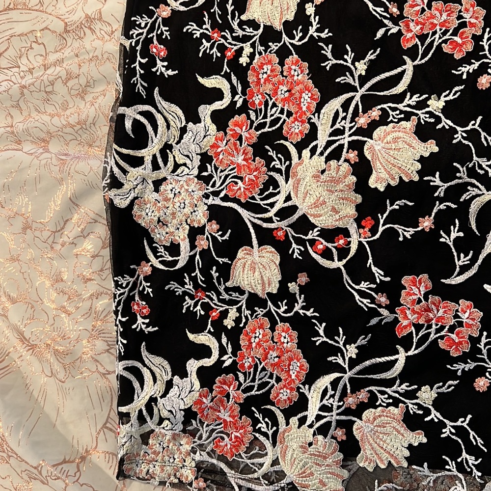 Beautiful dress - Picture 5 of 7